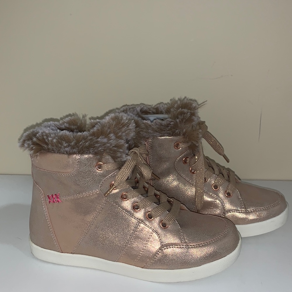 NWT justice girls faux fur lined sneakers size 7